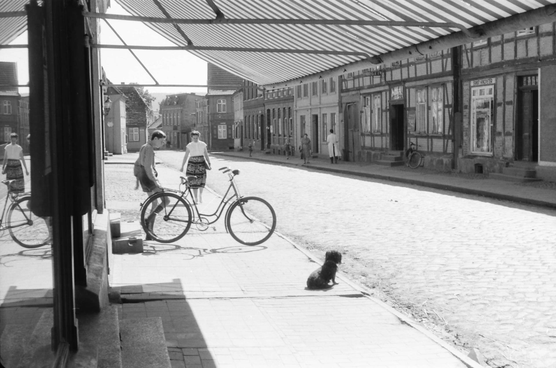In der Straße des Friedens (um 1960).