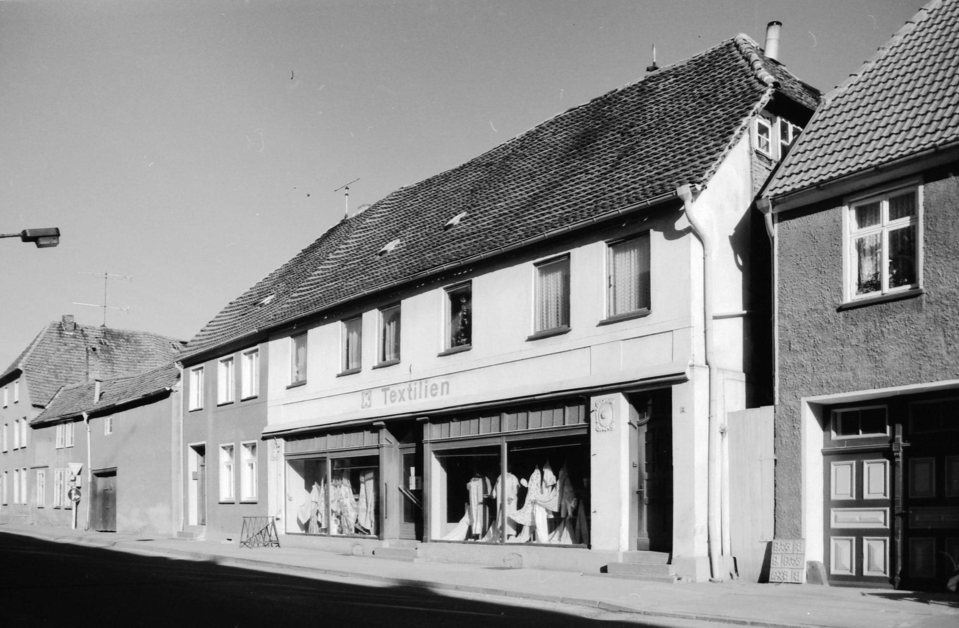 Str. d. Friedens 3 (Textilkonsum, 1990).