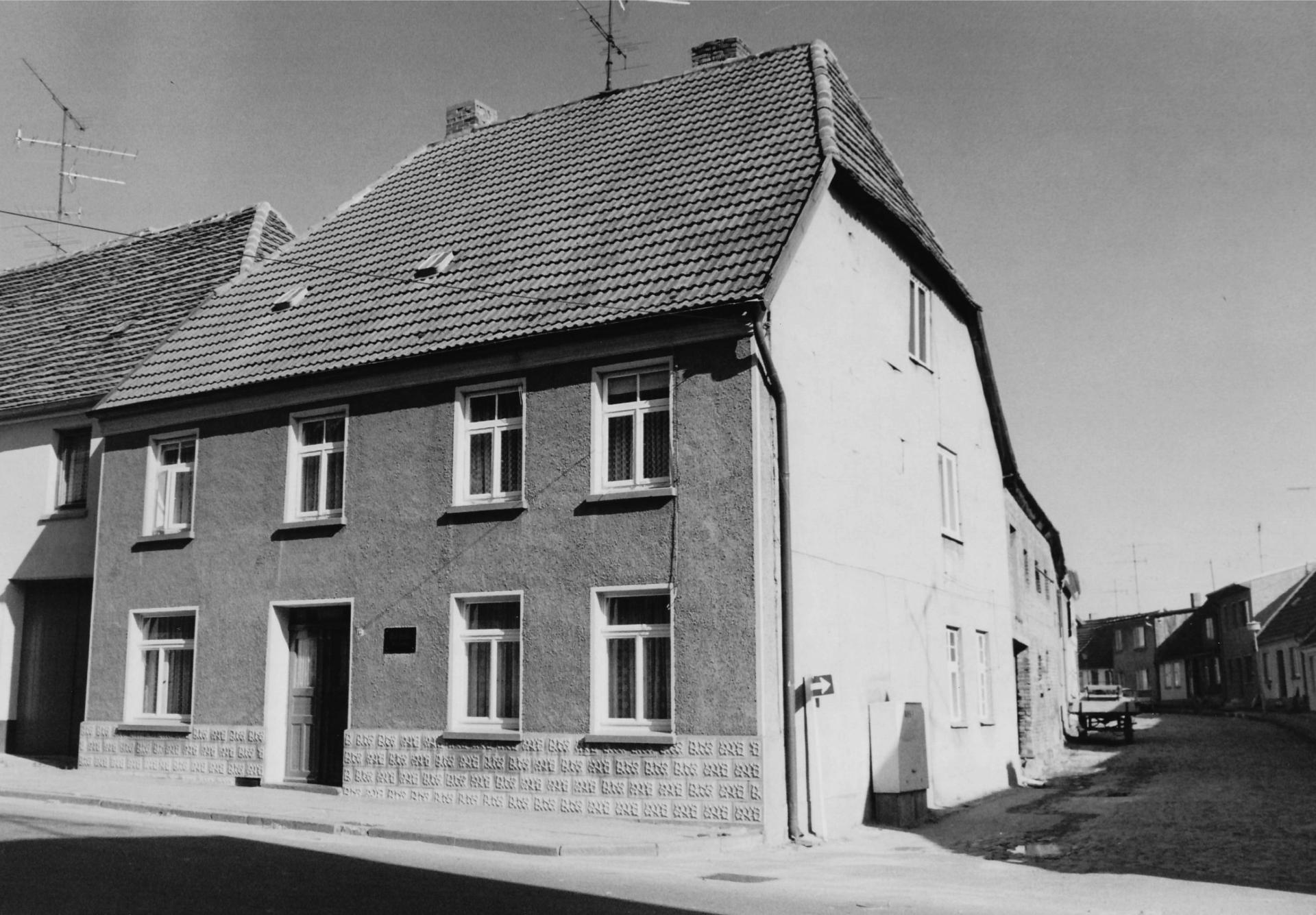 Straße des Friedens Nr. 13 (1987).