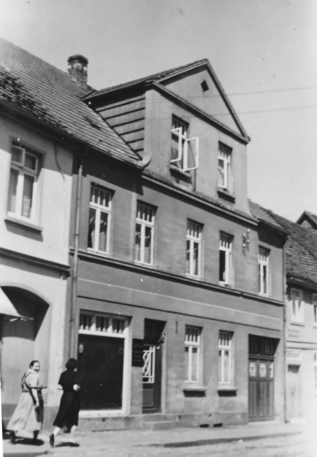 Das Haus des Elektromeisters August Voss, Mühlenstraße 5 , um 1930 (heute Wilhelm-Pieck-Straße 5)