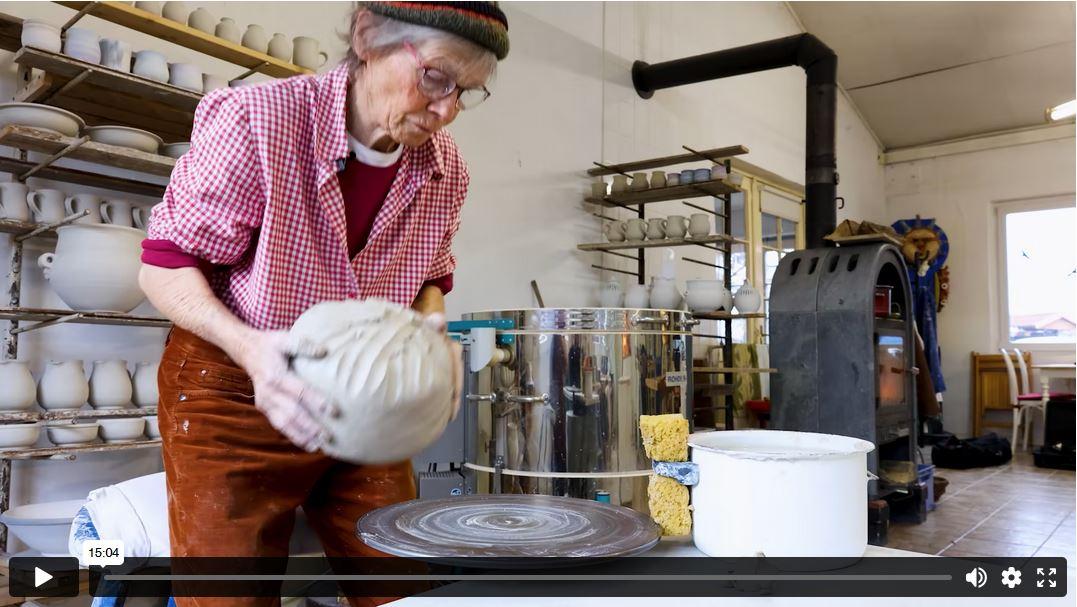 Mein Leben mit Ton: Filmportrait der Keramikmeisterin Marianne Hau