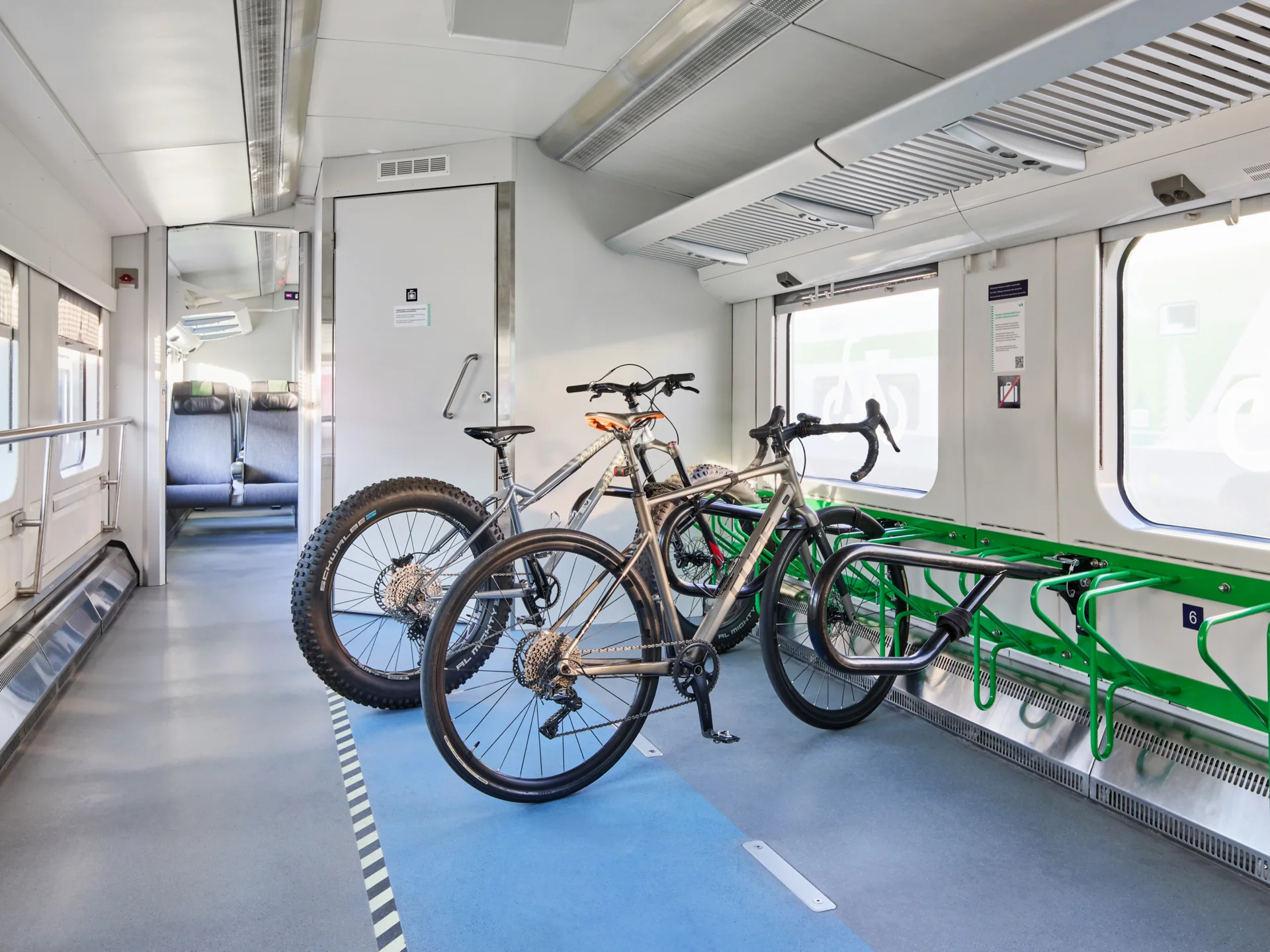 Fahrradständer im Zug