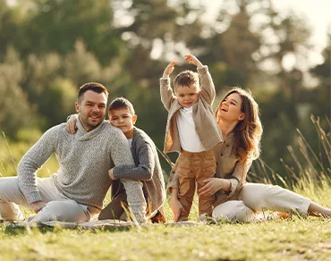 familie-auf-feld