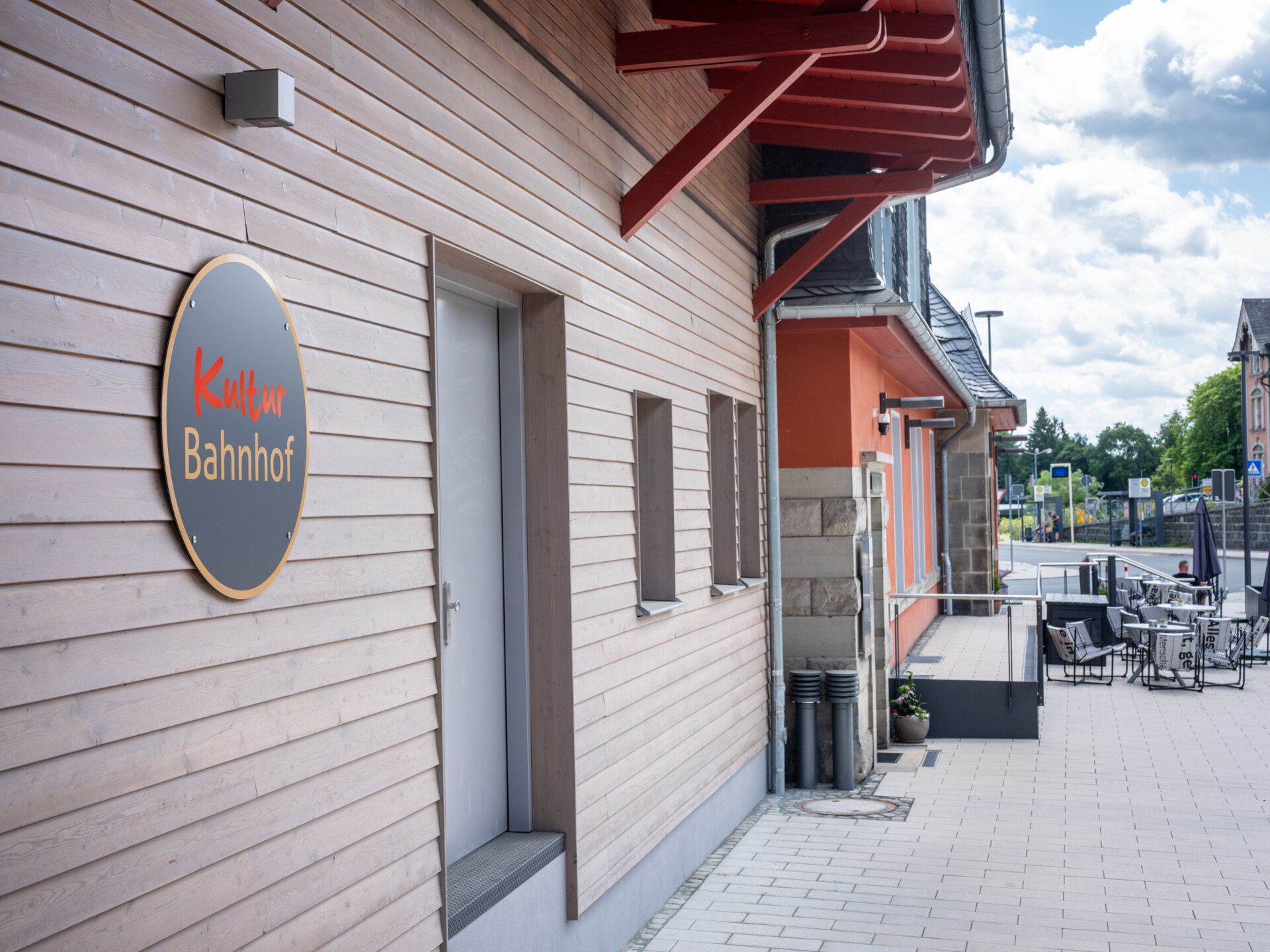 KulturBahnhof mit Logo_Fotograf Marcel Krummrich_Thür. Wald e. V.
