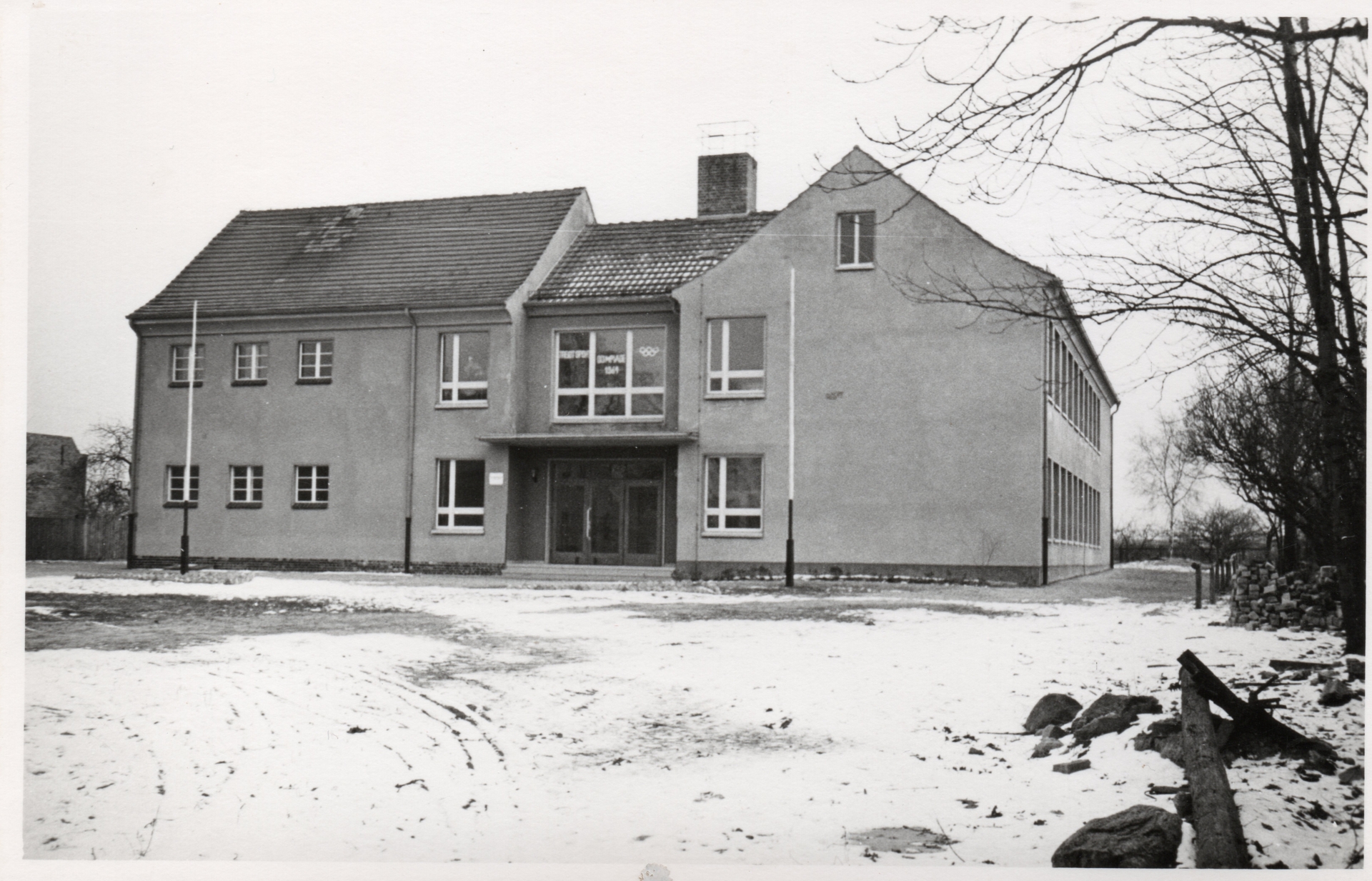 Bild 5 1964 Schule mit Anbau