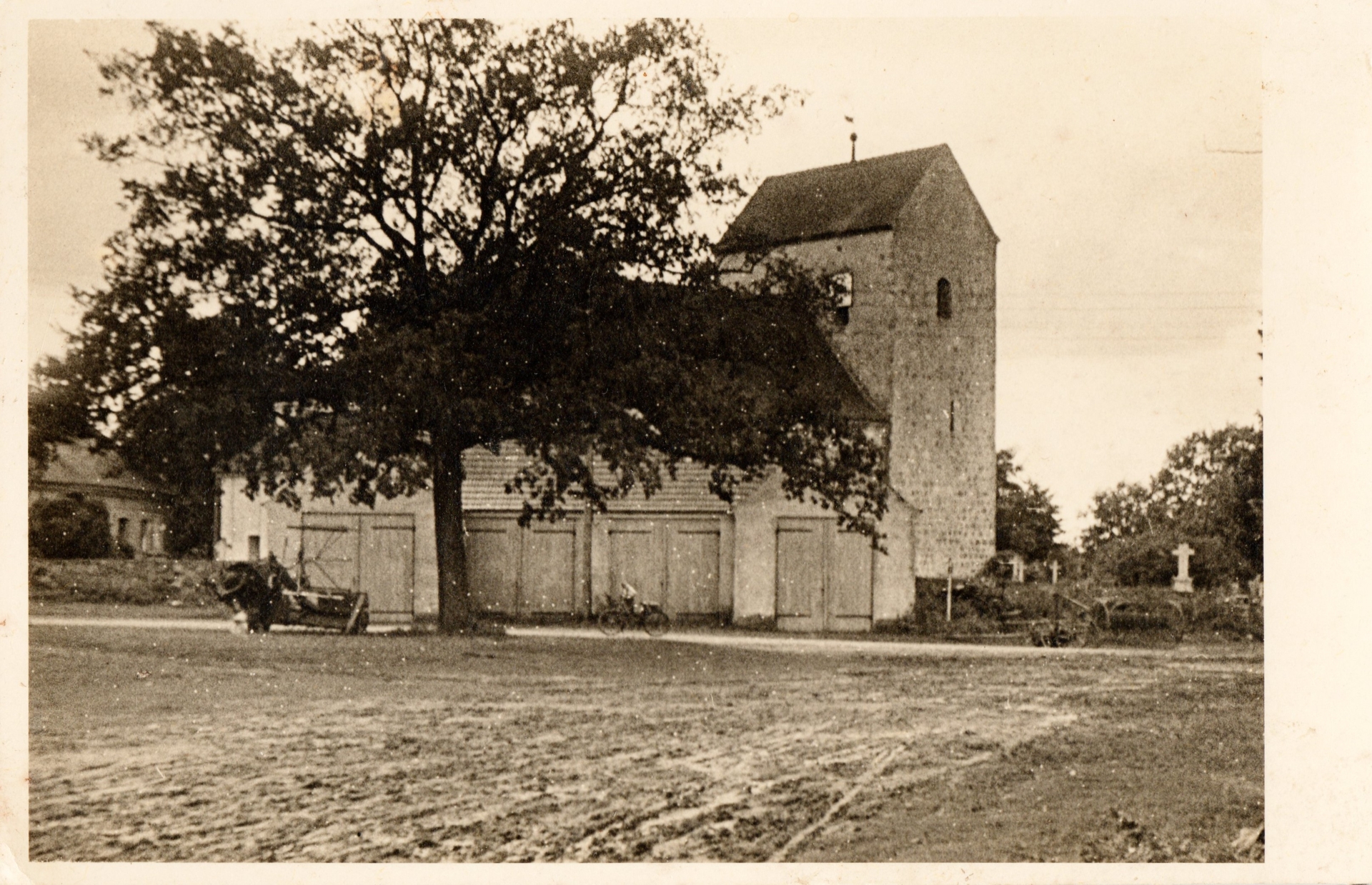 96_Kirche und Spritzenhaus