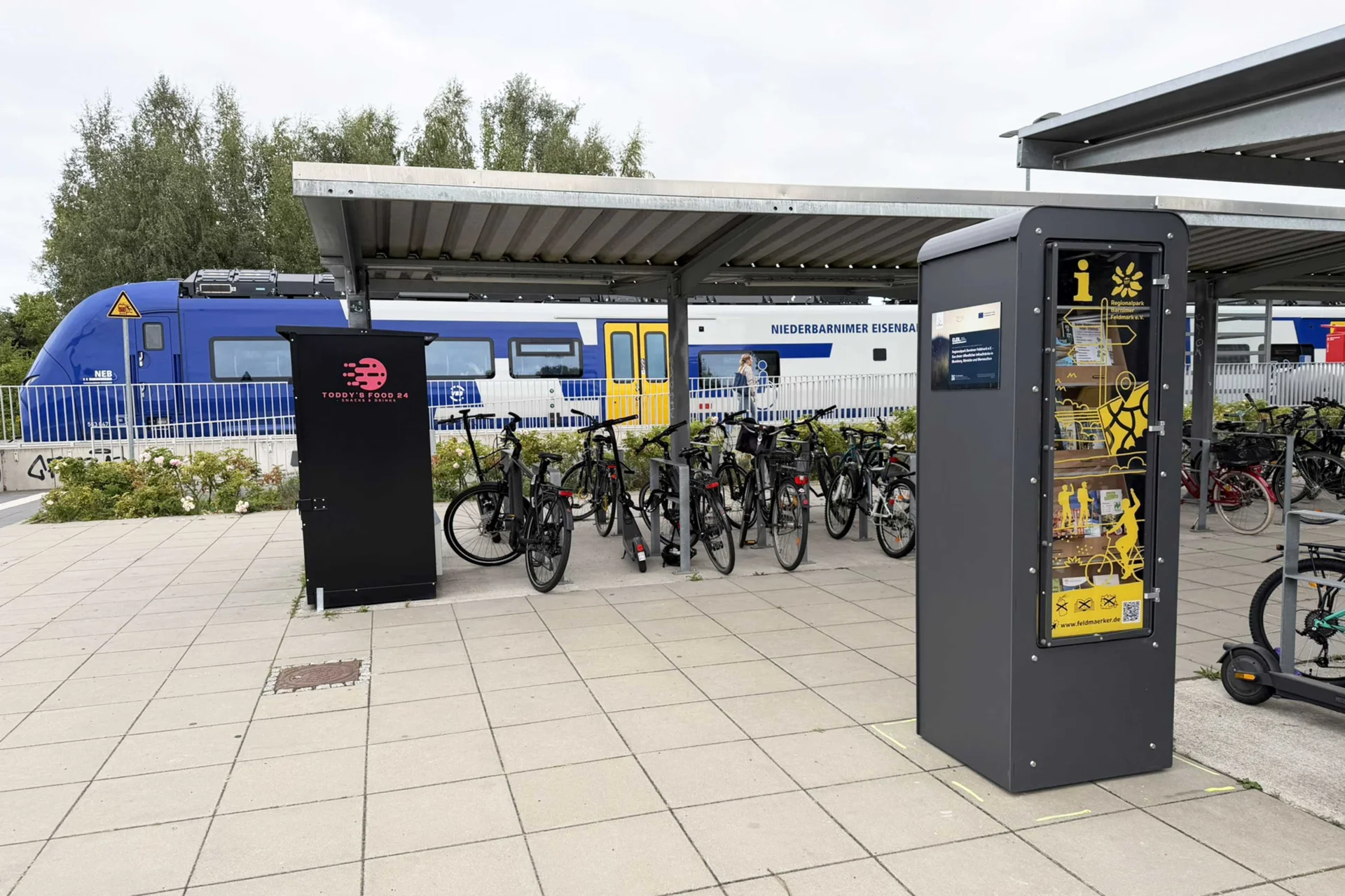 03_Öffentliche_Infoschränke_Infoschrank_am_Bahnhof_Werneuchen