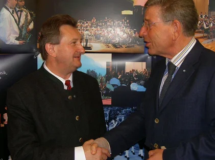 Staffelübergabe an den neuen Präsidenten Franz Meyer