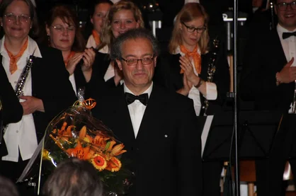 Der neue SBM-Dirigent Alejandro Vila