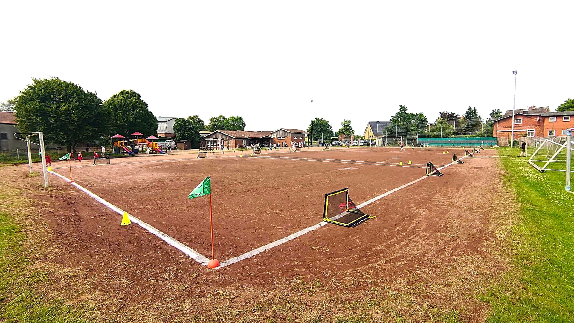 Fußballplatz nach der Sanierung