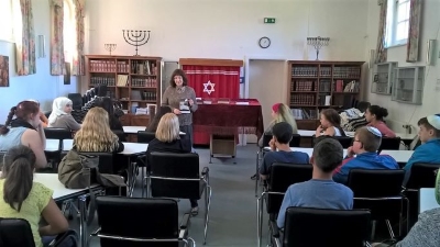 Jüdische Gemeinde Kiel und Region - Synagogenführung für eine Schülergruppe