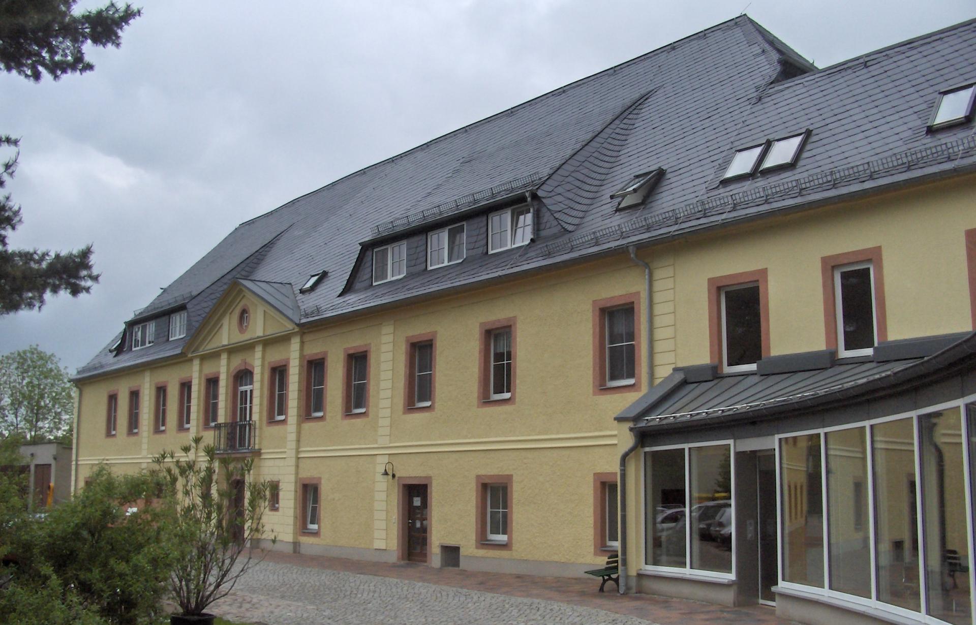 2.4 - Altenpflegeheim Schweikershain - außen