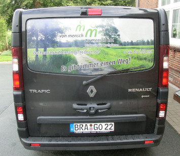 Gemeindebus von hinten