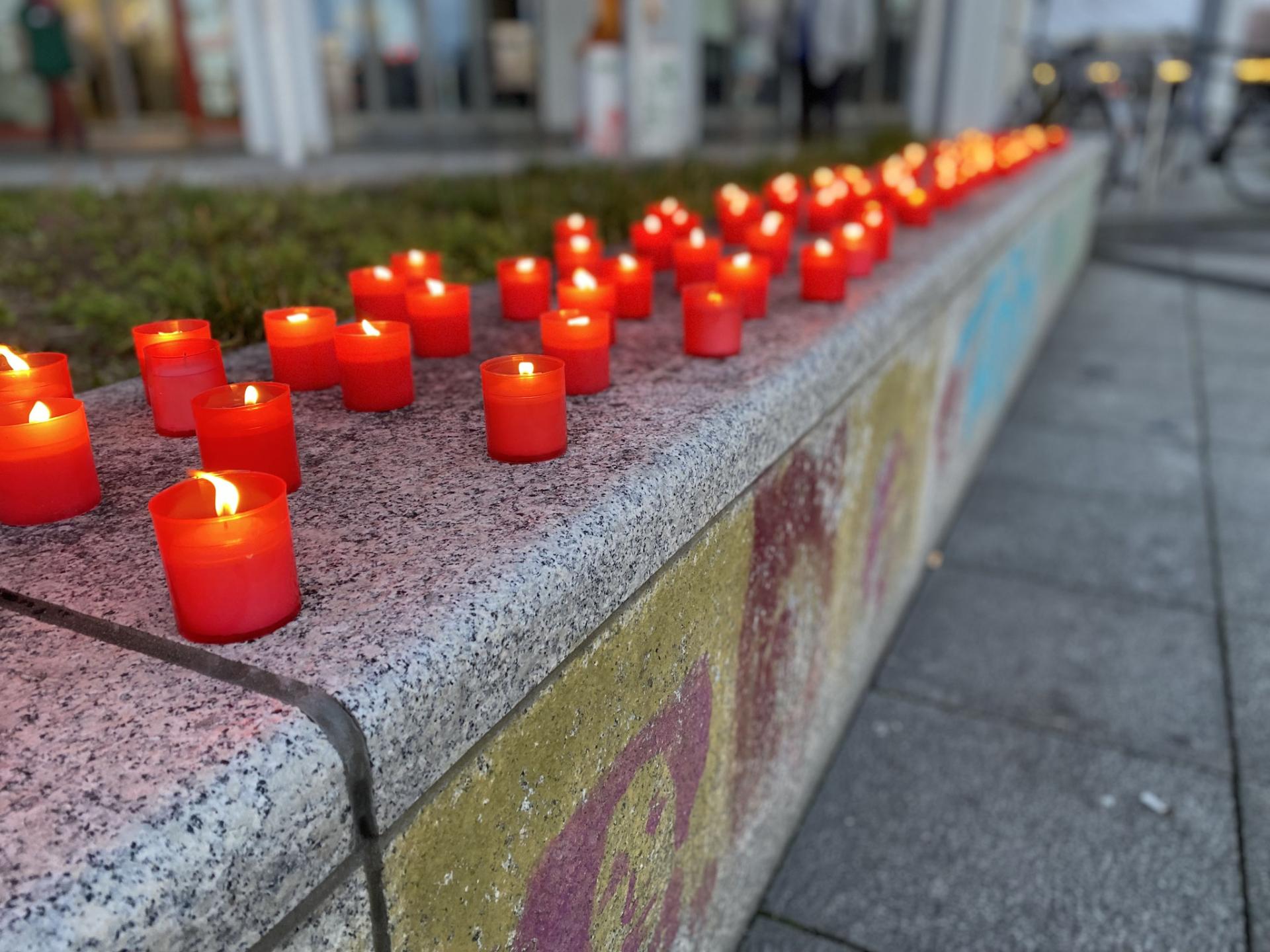 139 Kerzen für 139 getötete Frauen