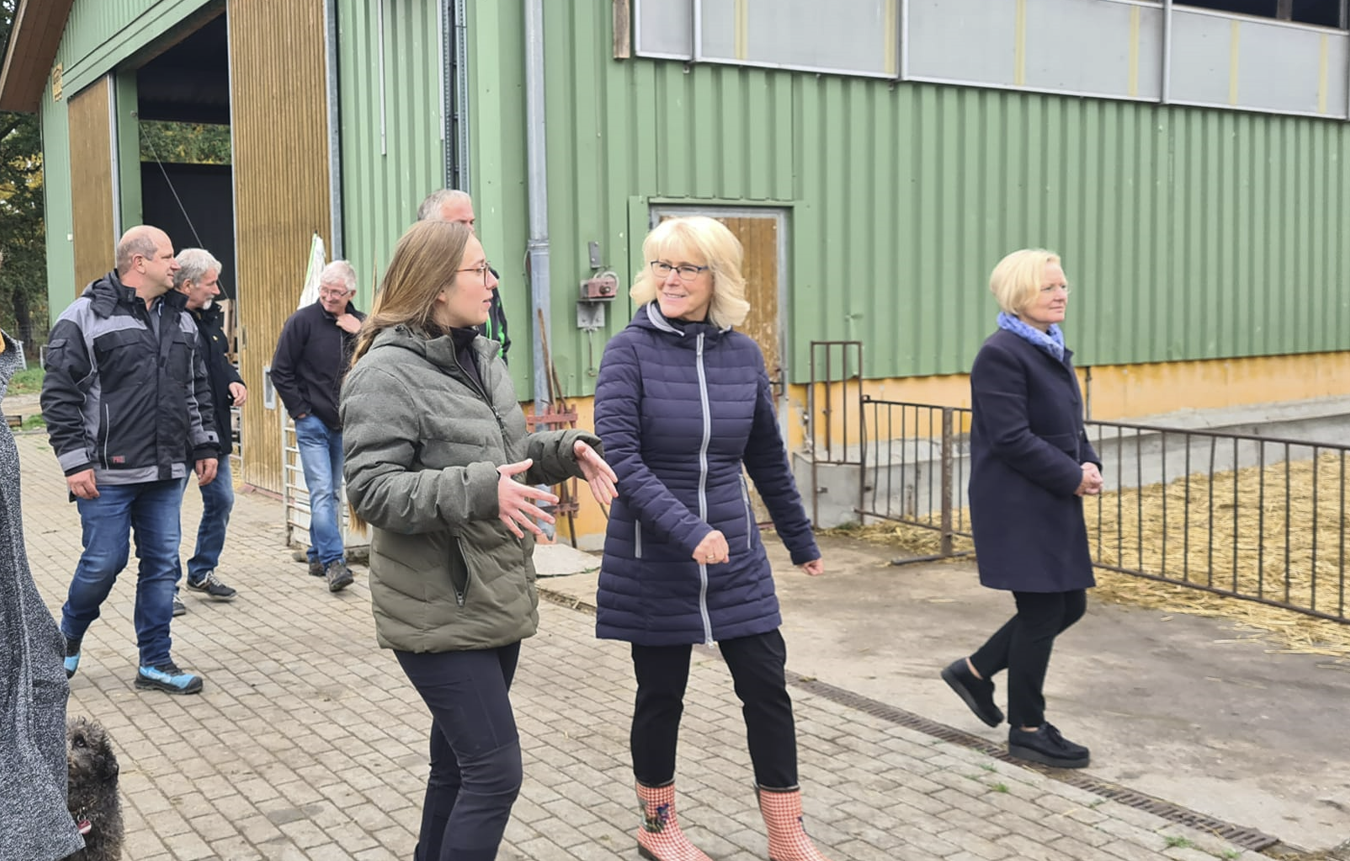 Landrätin Kornelia Wehlan zu Besuch im Schaf- und Agrarhof Nesges