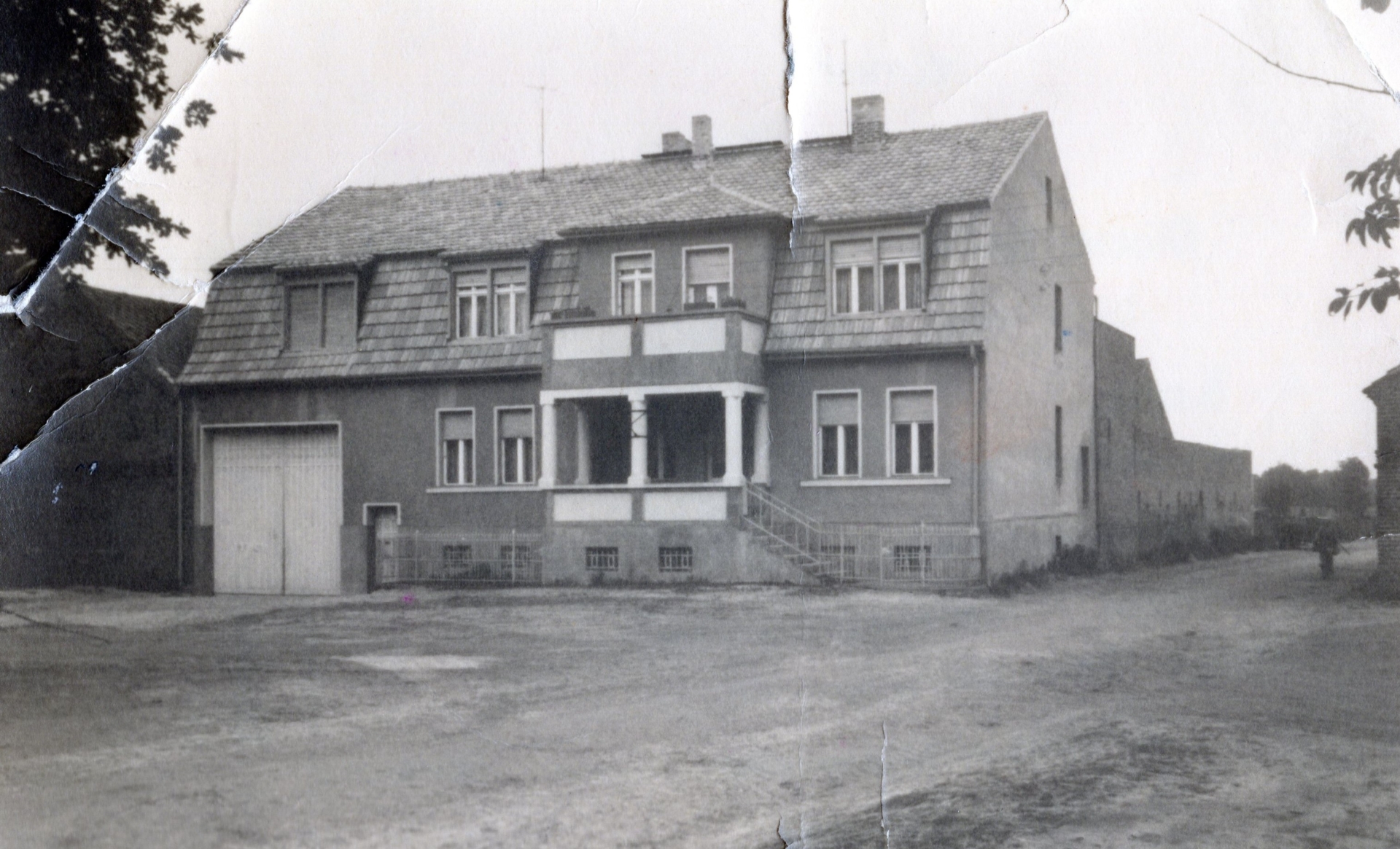 Lothar Baumann wohnte in der Zeit von 1959 bis 1970 in Lüdersdorf (Im Rundling 16, Haus 20), dann Umzug nach Trebbin.