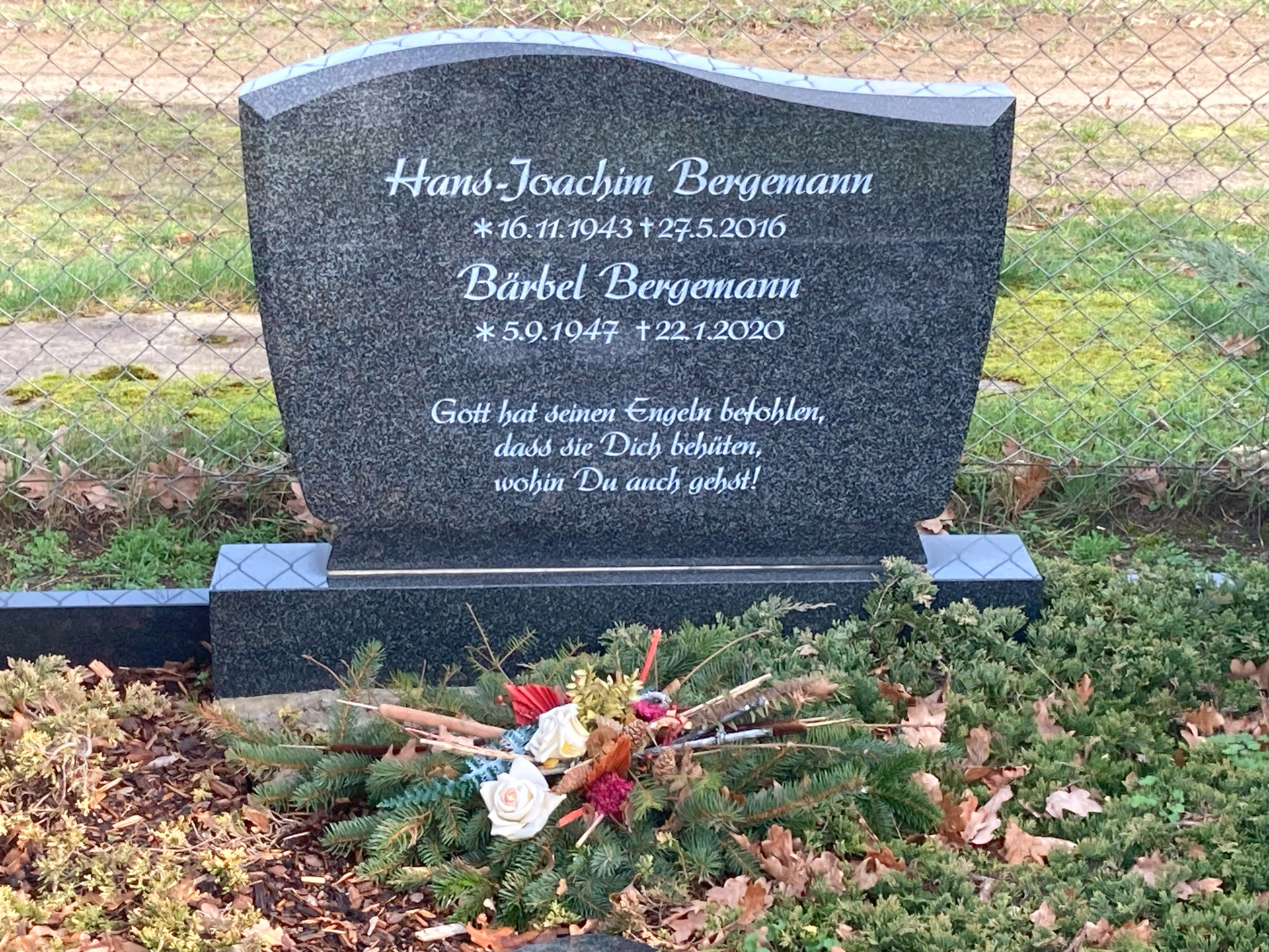 Grabstelle des Ehepaares Bergemann auf den Lüdersdorfer Friedhof