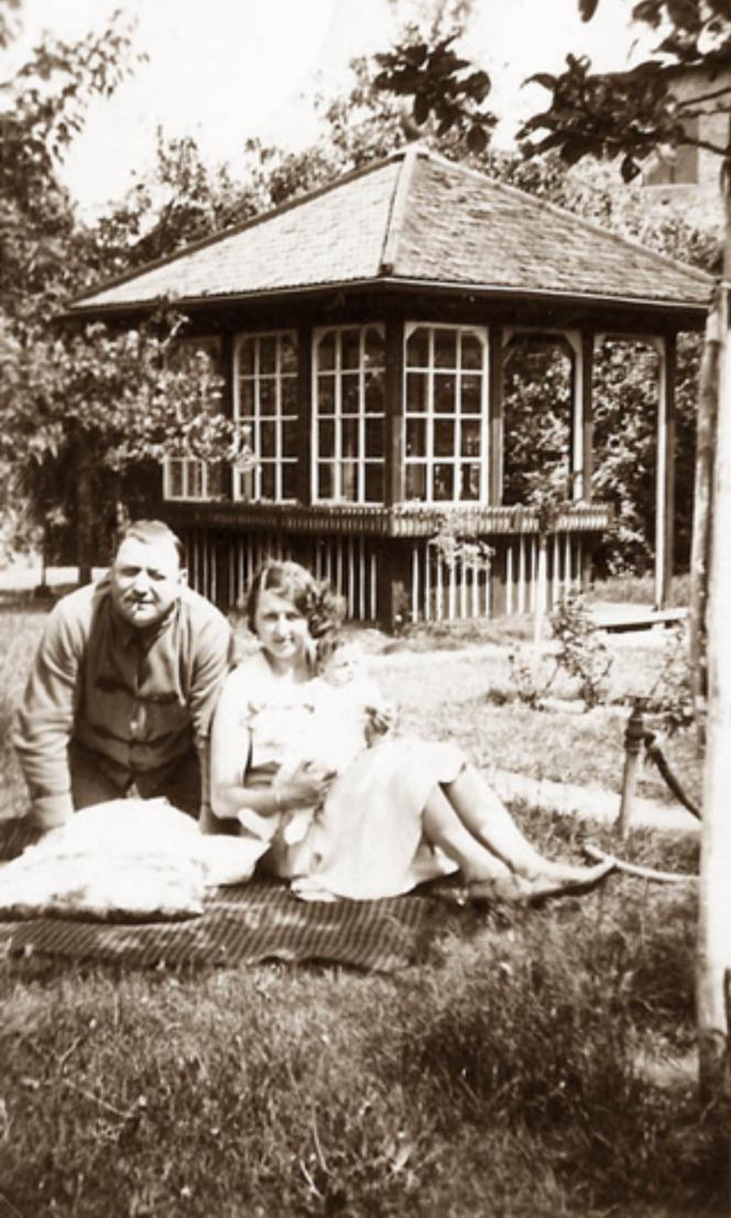 Das Ehepaar Buschkamp im Garten