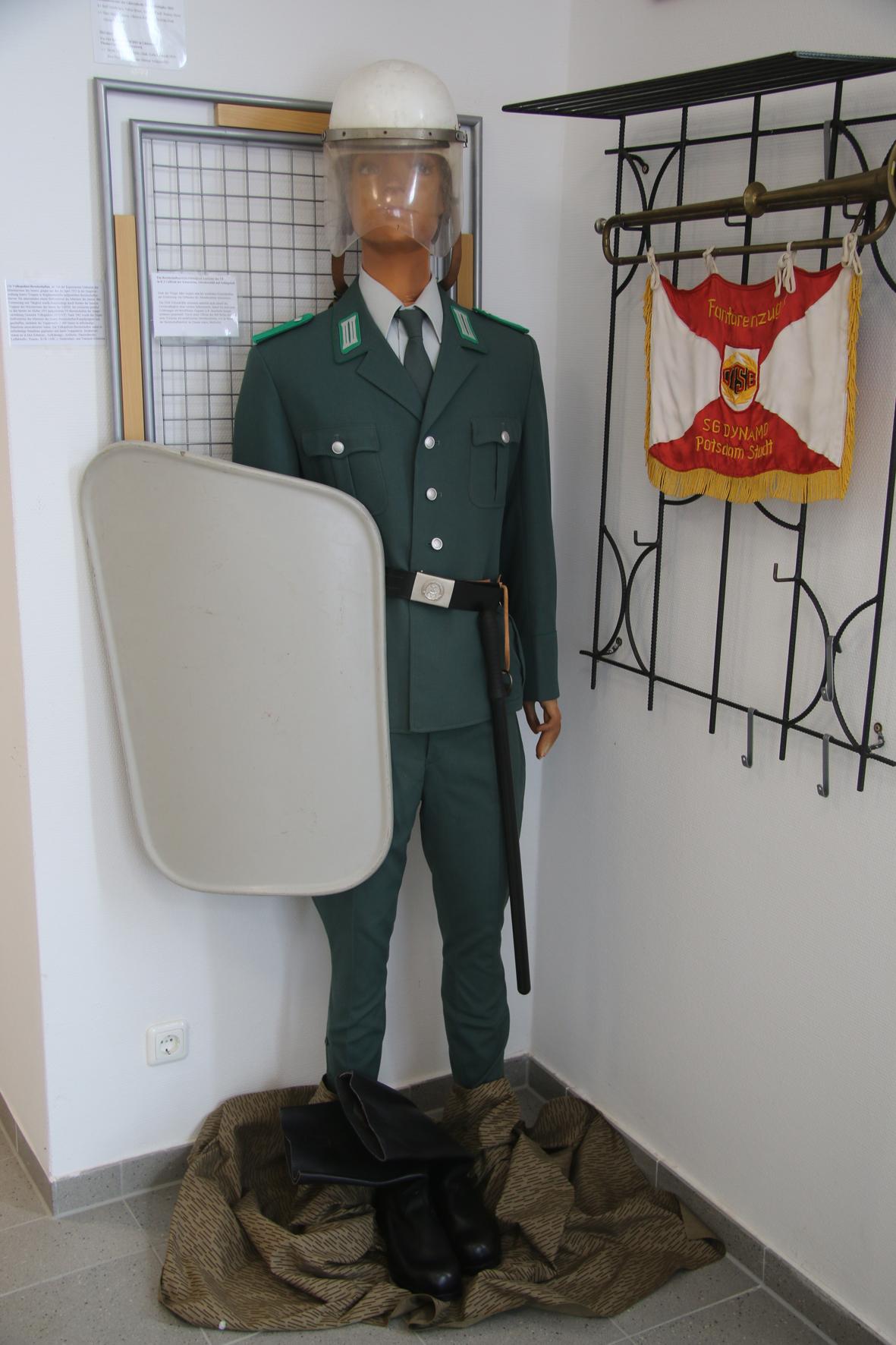 DDR-Uniform Bereitschaftspolizist