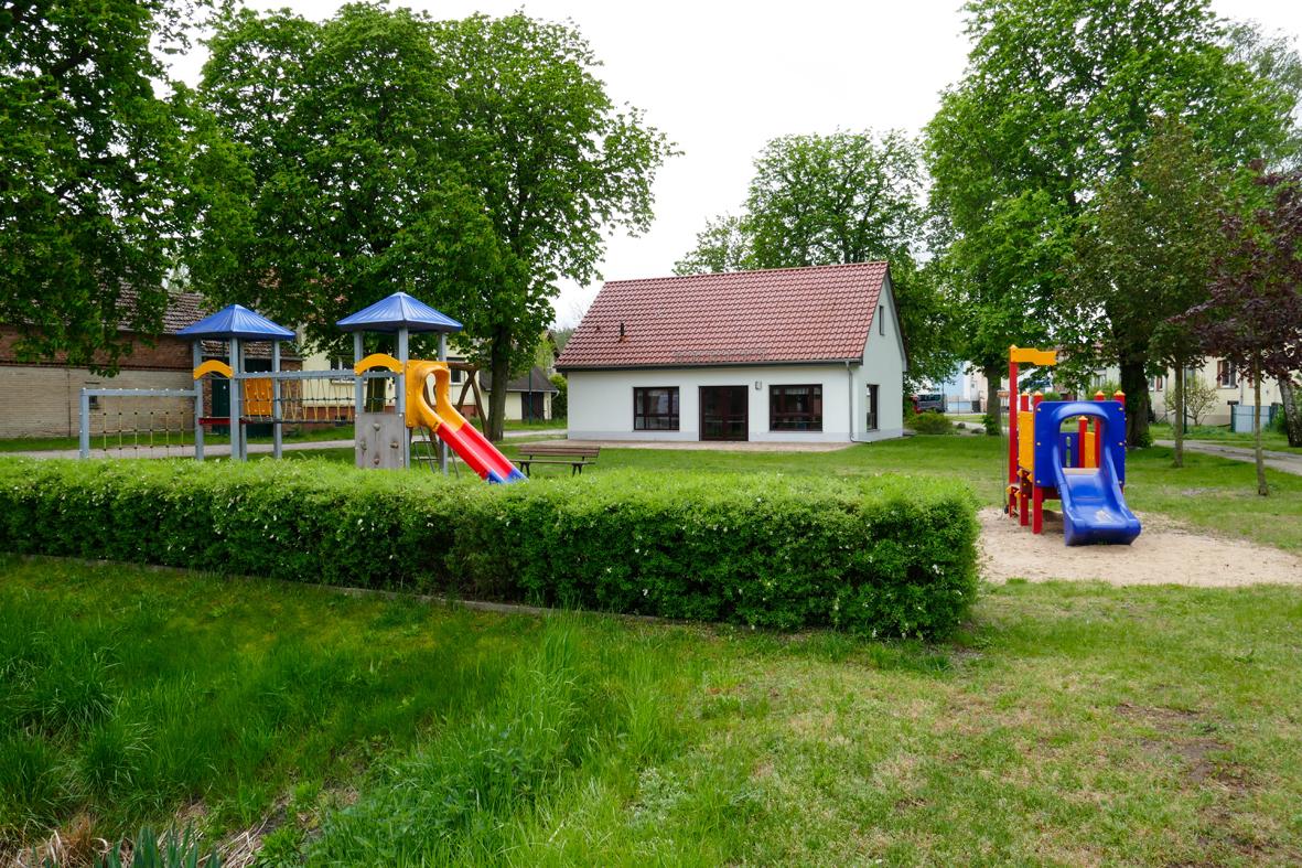 Bürgerhaus und Spielplatz in Märkisch Wilmersdorf ©Antje Püpke