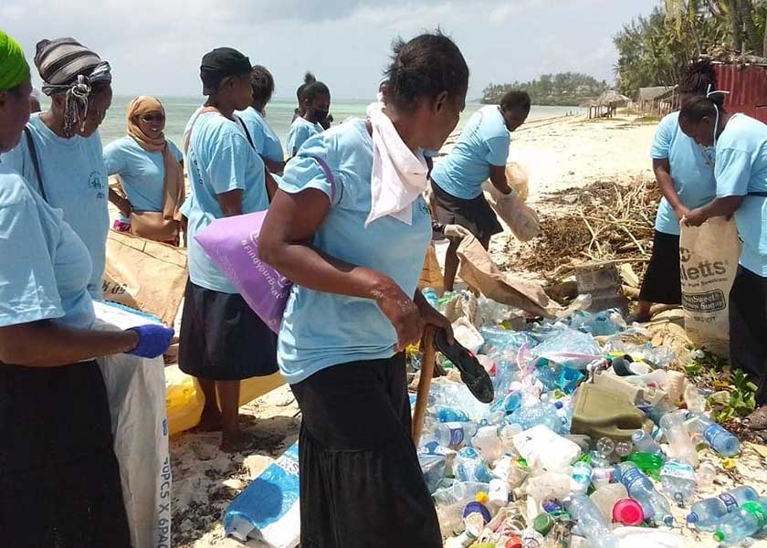 Strandsäuberung Plastikhaufen