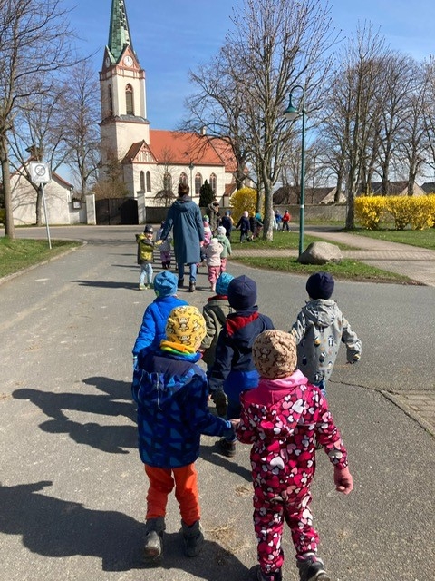 Ostern - Besuch in der Kirche