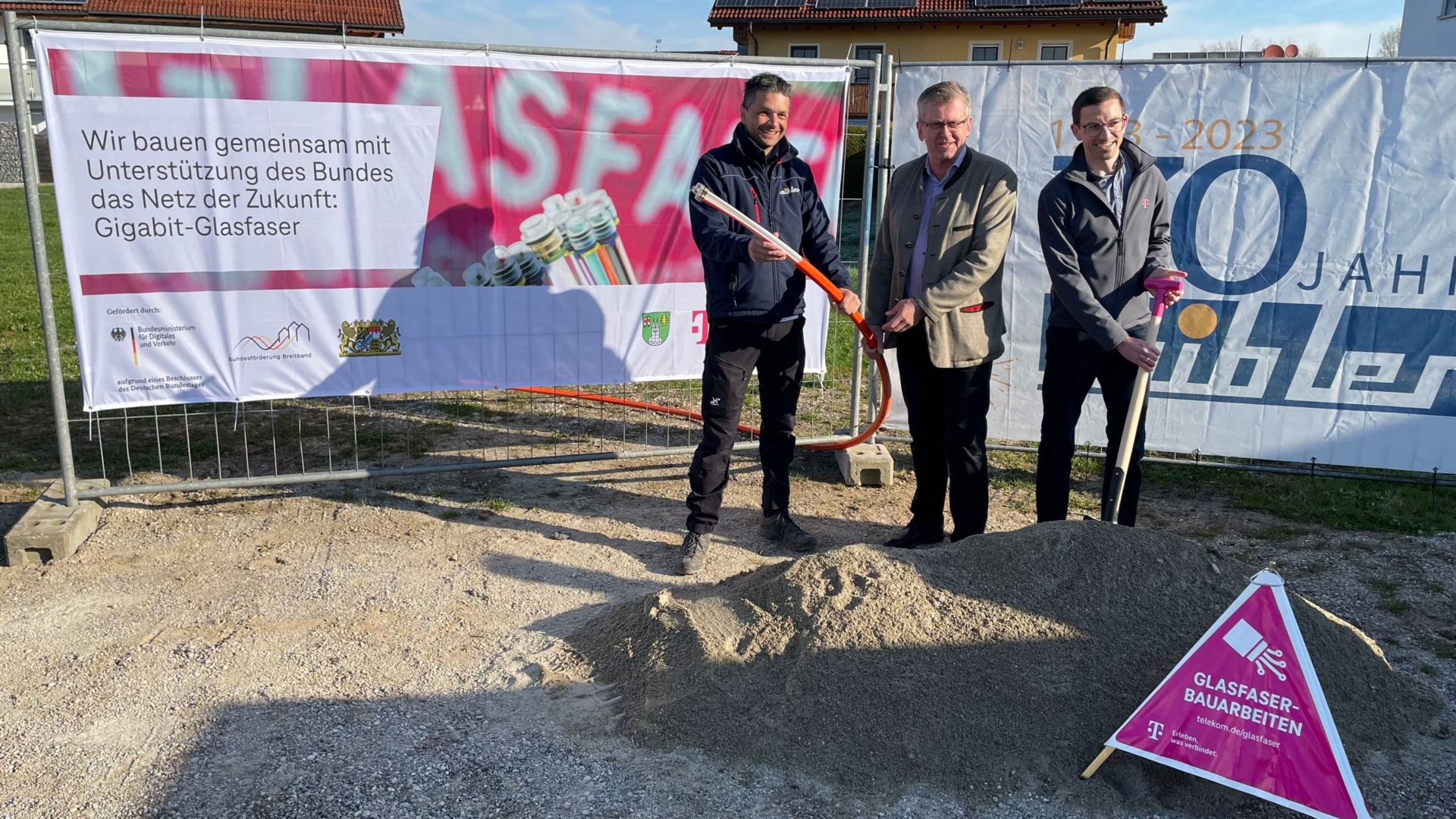 Spatenstich Breitbandausbau in der Gemeinde Tuntenhauen am 09. April  2025