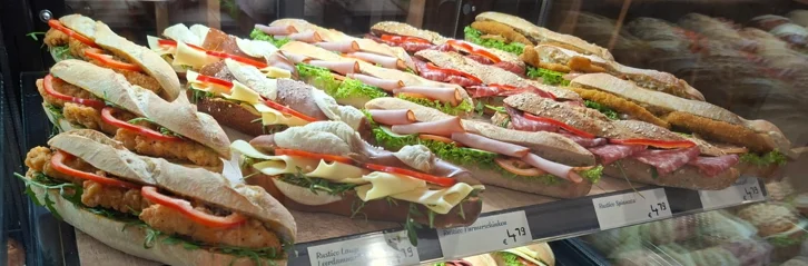 Leckere belegte Brötchen und Sandwiches Tankstelle Autohof Aurach