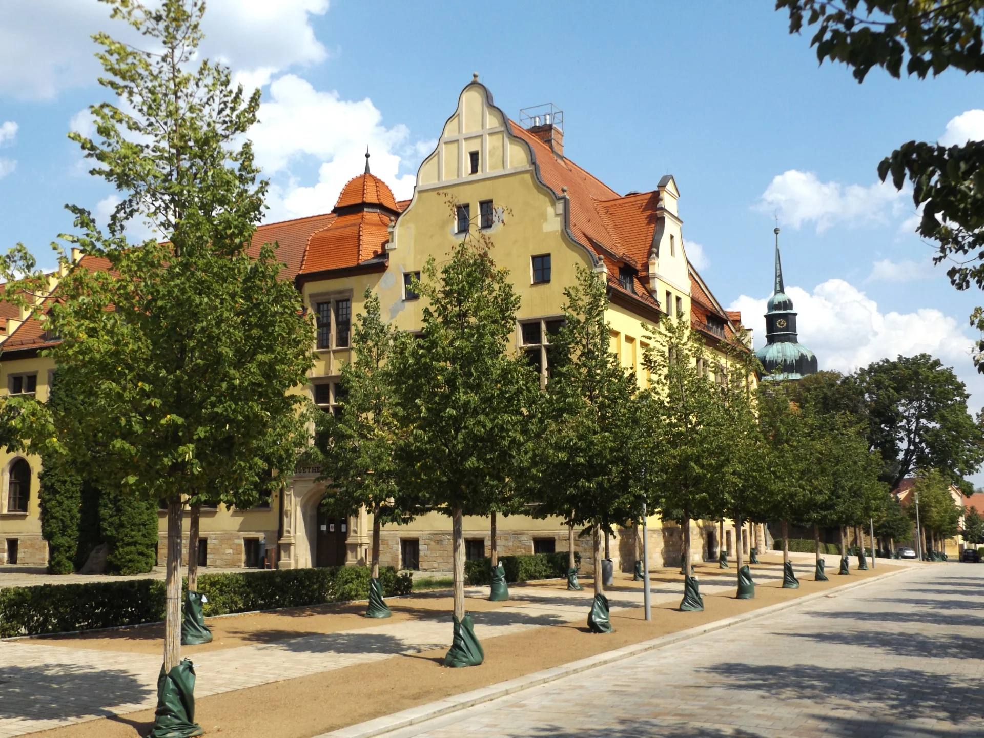 Das Schloss beherbergt heute unter anderem eine Schule