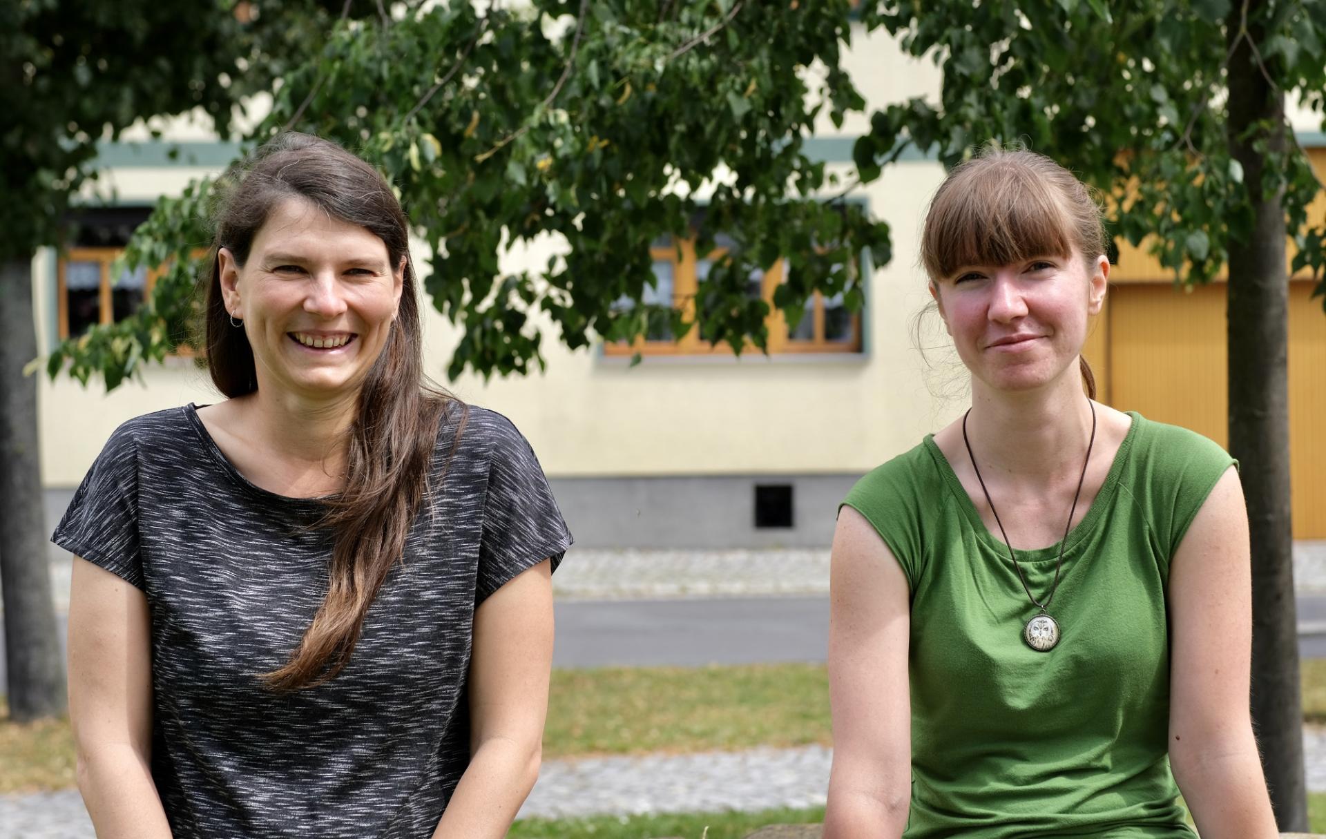 Ein Entspannendes Heißes Bad Einer Frau, Von Unserer Kamera Aufgenommen Ein Entspannendes Heißes Bad Einer Frau, Von Unserer Kamera Aufgenommen
