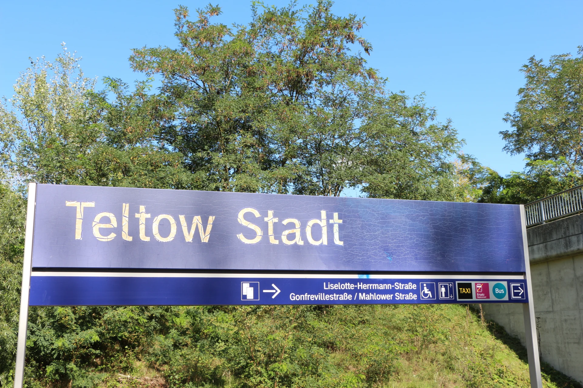 S Bahnhof Schild Teltow