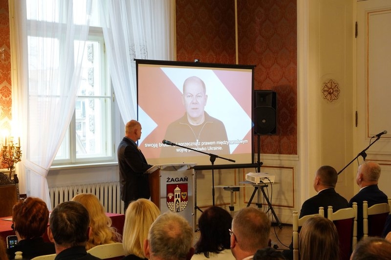Zu dem Festakt sandte auch Olaf Scholz ein Grußwort.