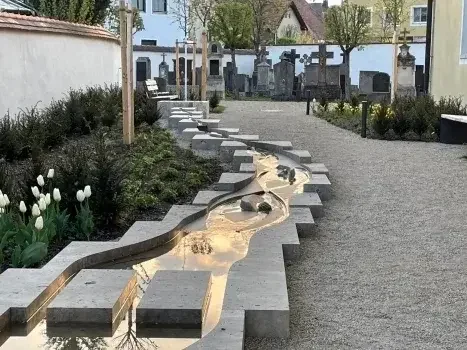 saal_friedhof_wasserlauf