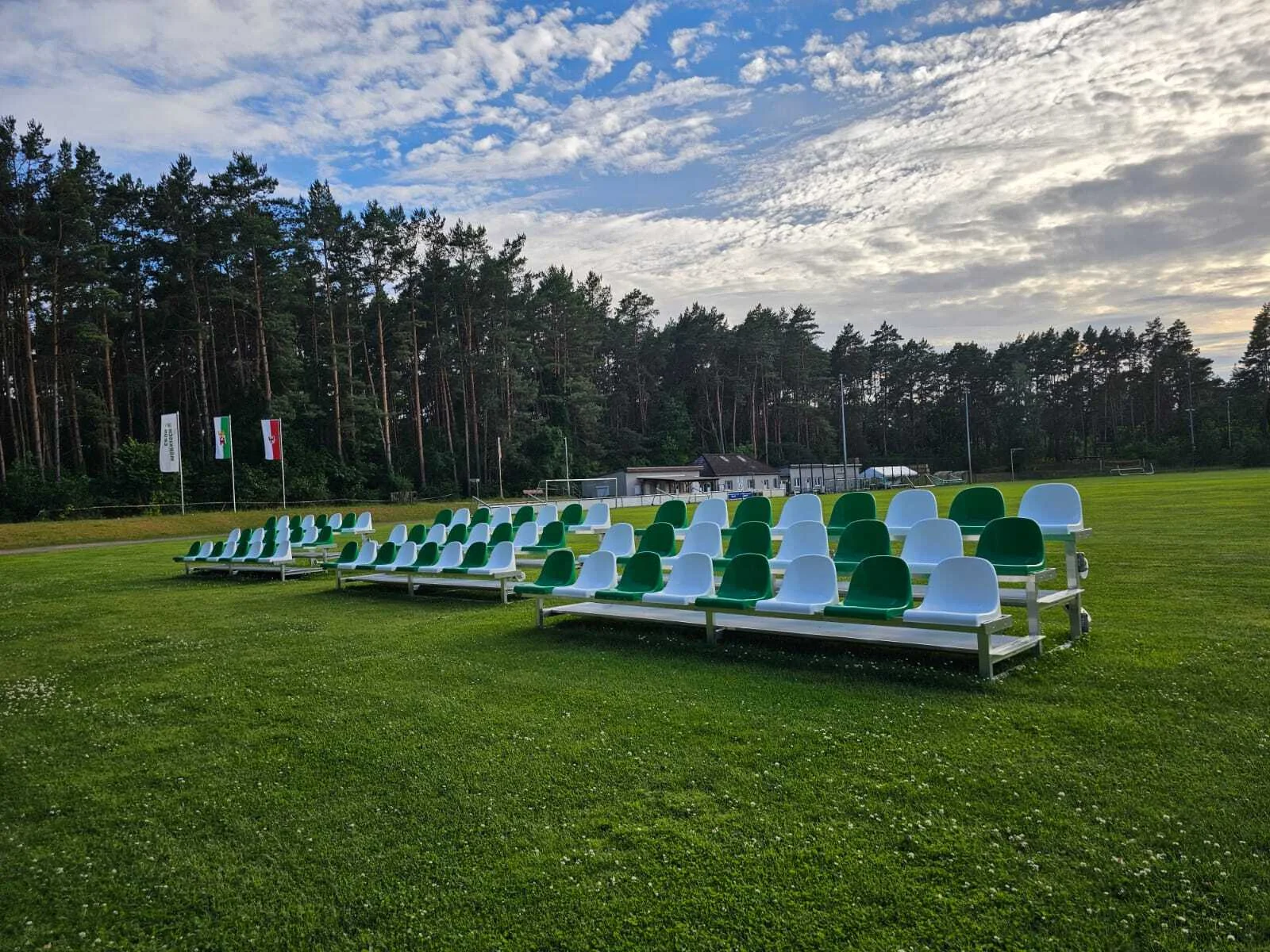 Mobile Tribünen am Sportplatz Biesenthal für sportliche und kulturelle Veranstaltungen des SV Biesenthal 90 e.V. und der Stadt - Vor-Ort-Begehung im Sommer 2026
