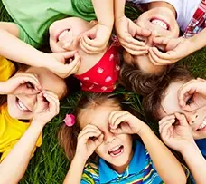 Kinder im Kreis