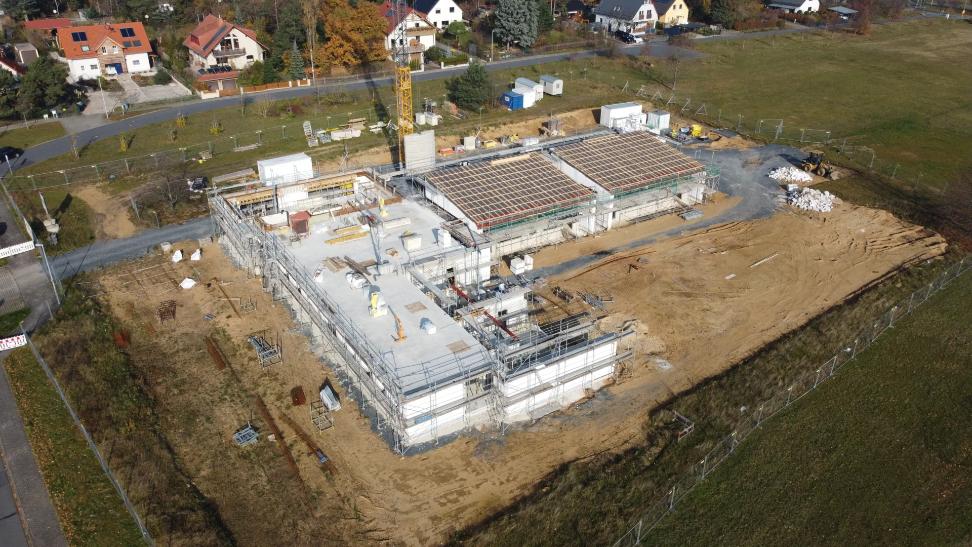 Luftbild des entstehenden Rohbaus/Daches