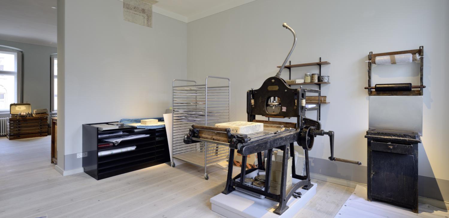 Steindruckpresse in der Druckwerkstatt des Museums