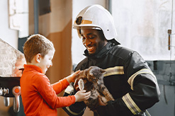 feuerwehrmann-rettet-katze