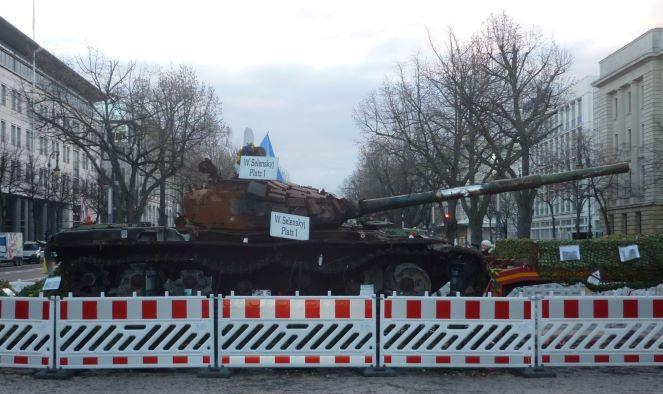 Zerstörter russischer Panzer aus Ukraine-Krieg 2023