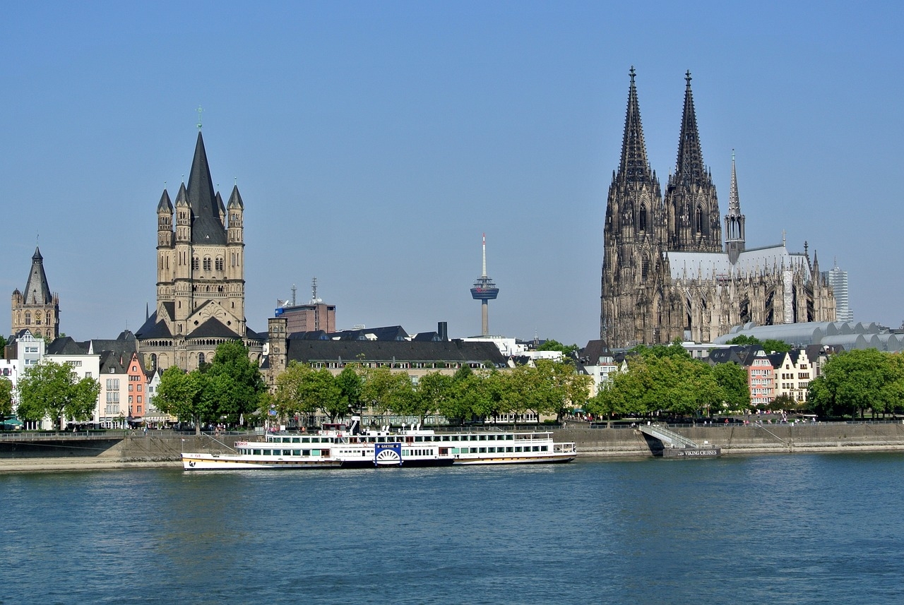 Köln mit Schiff