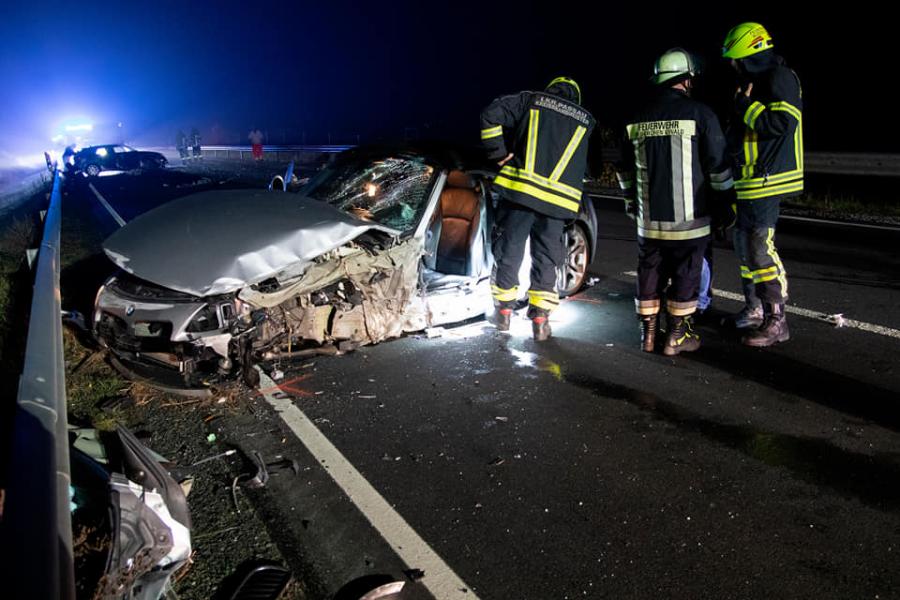 Verkehrsunfall mit eingeklemmter Person, B85 Höhe Ruderting 16.11.2019