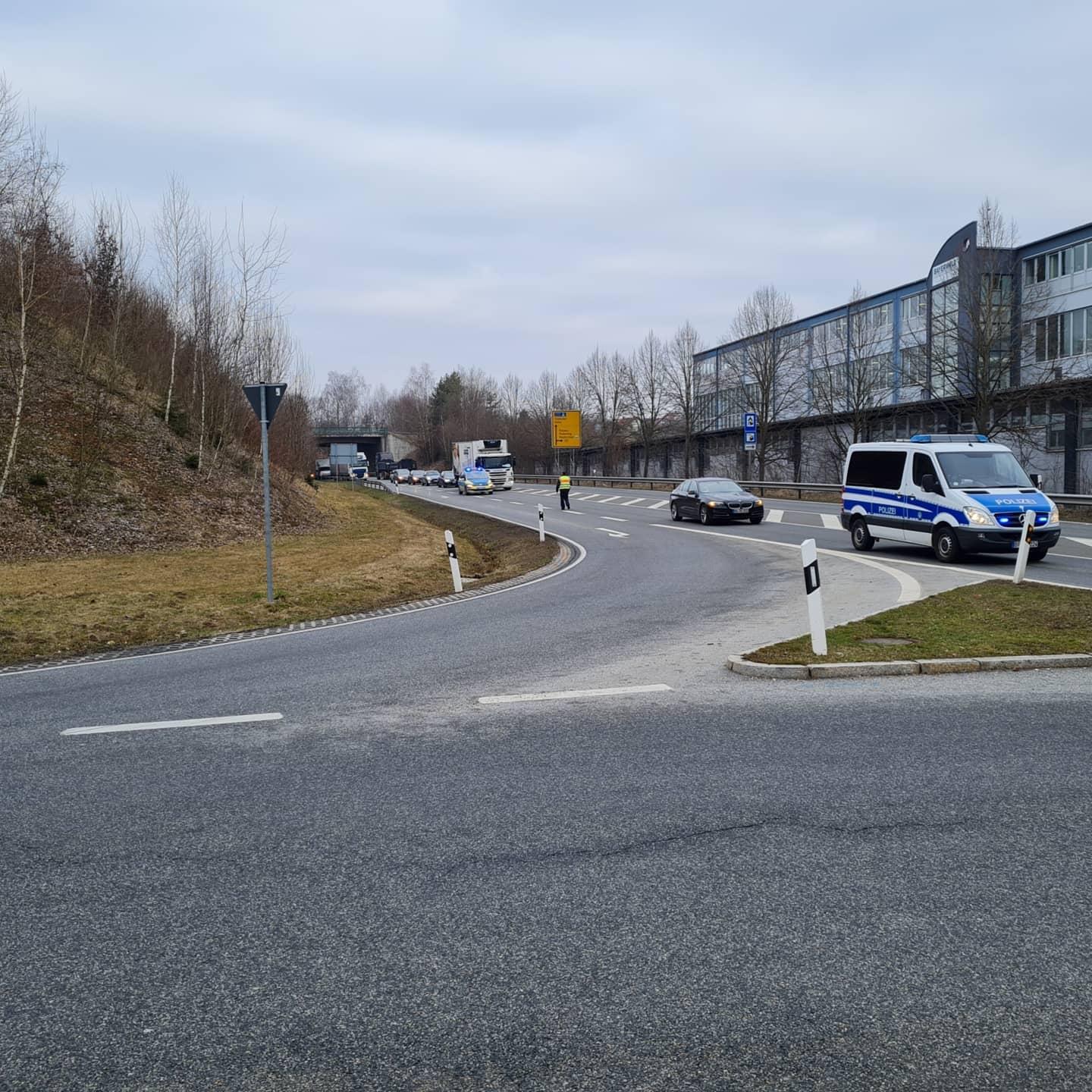 Verkehrsunfall Autobahnzubringer, Höhe Firma Bayerwald 24.03.2021