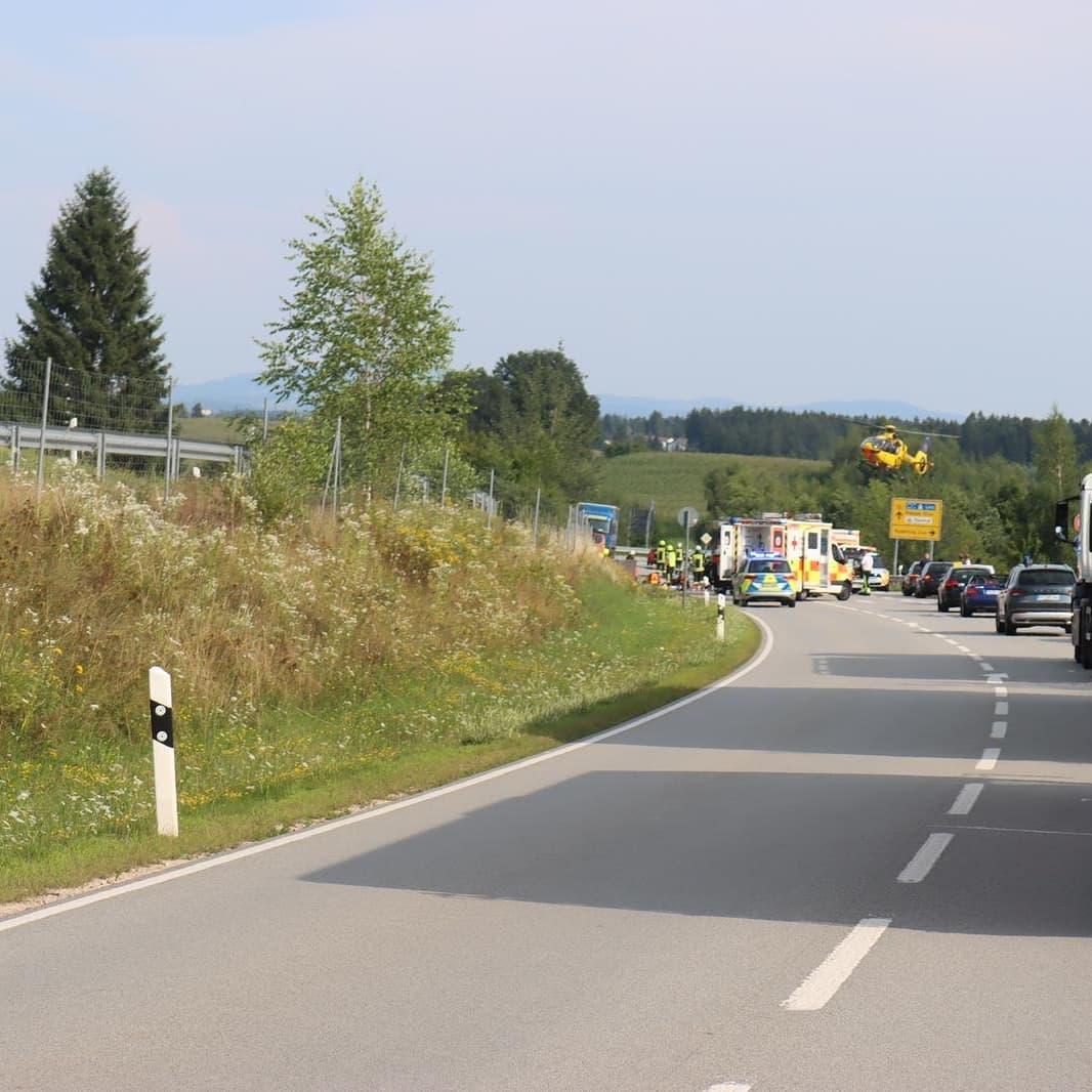 Schwerer Verkehrsunfall B85, Höhe During 30.07.2021