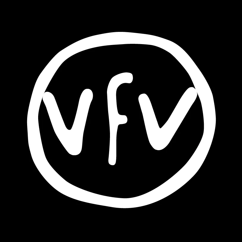 Abbildung 5: Eigene zeichnerische Rekonstruktion des auf Fotografien der Sportkleidung sichtbaren VfV-Zeichens. Ein offizieller Logogebrauch ist jedoch nicht abschließend belegt.
