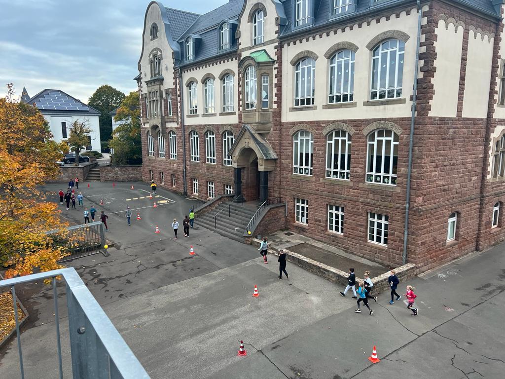 Grundschüler der NOS laufen für einen guten Zweck !