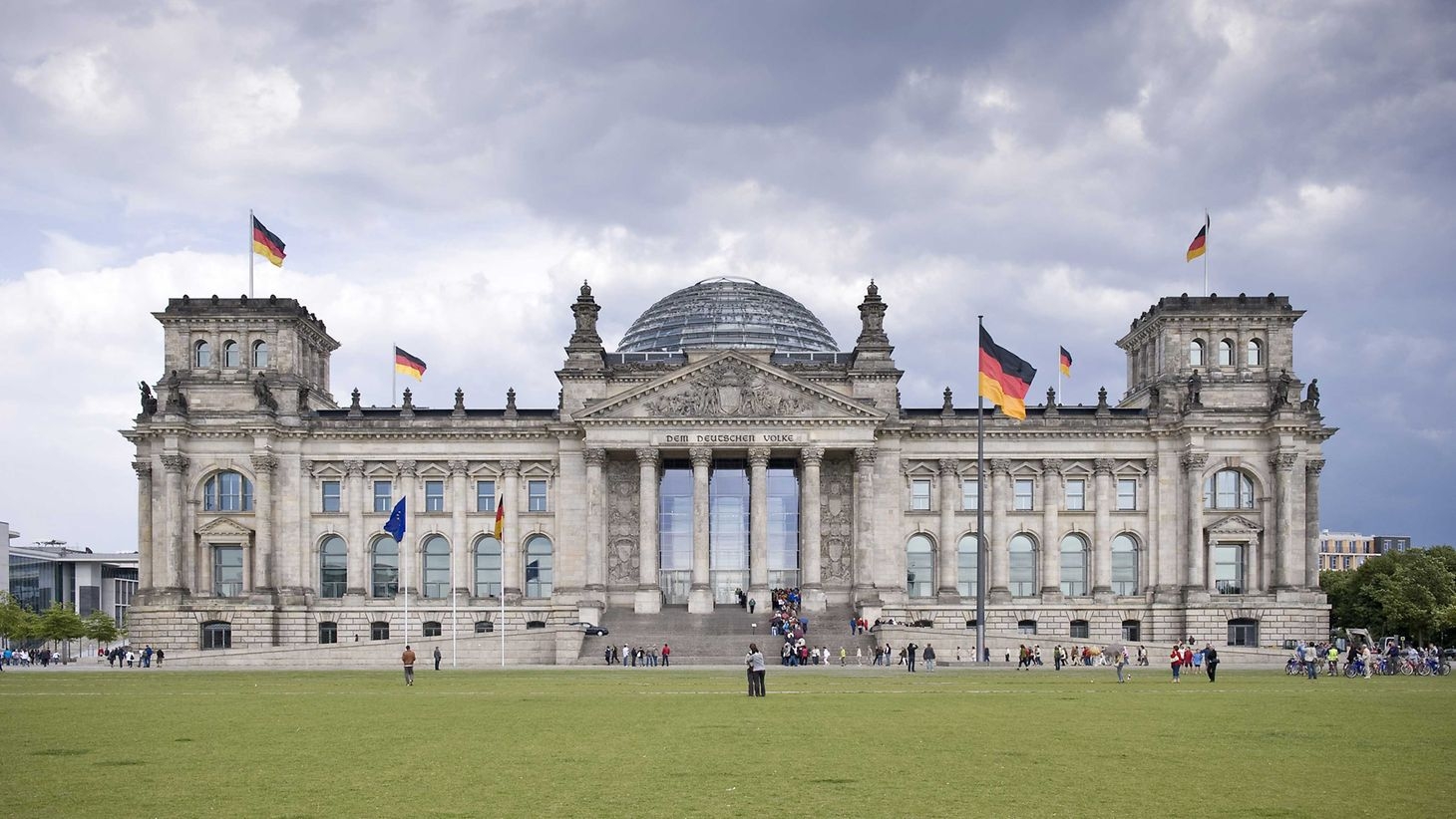 Das Foto zeigt das Reichstagsgebäude, Sitz des Bundestags. Foto: © DBT/Zumbansen