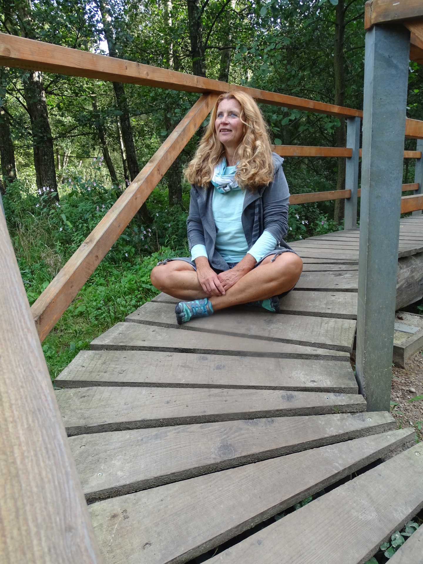 Frau Thiessen im Wald
