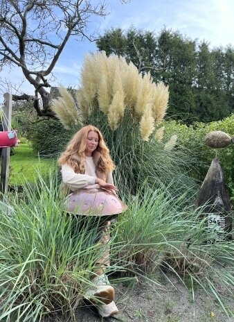 Frau Thiessen im Wald