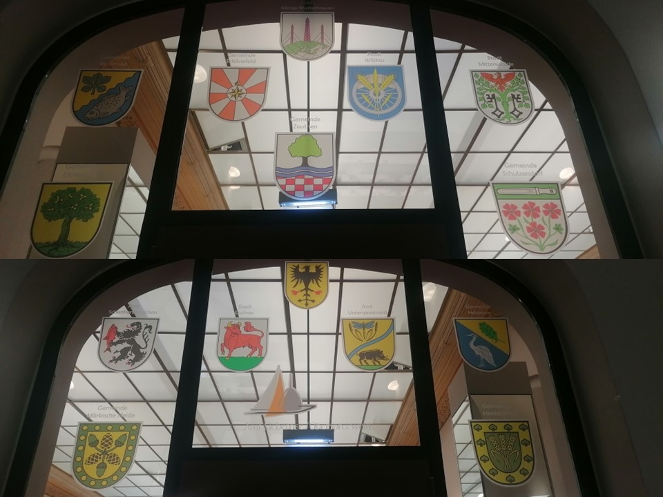 Wappen der Kommunen vor dem Kreistagssaal. Fotos: Dörthe Ziemer