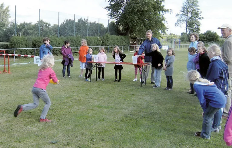 Kinder bei Wasserspielen